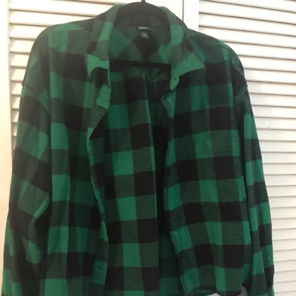 Button up flannel - Picture 2 of 4